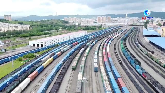波兰阻挠中欧班列，英国强行介入，不到1天，中俄直接亮出杀手锏