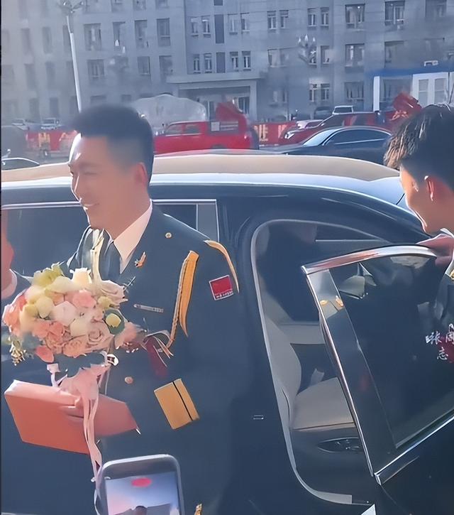 张自轩婚礼曝光！新娘强势	、拒他两次亲密动作，岳父现场送车和卡