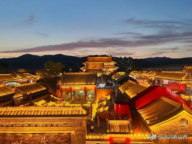 退伍老兵欧阳利尧一行在中国清徐关帝城 共话文化传承与红色基因