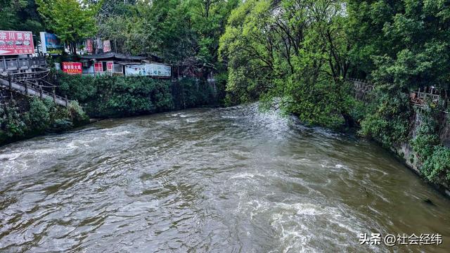 每日一景|中国唯一城市瀑布·云南腾冲叠水河瀑布