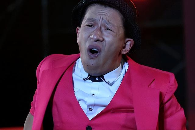 成名后抛弃原配，转身娶女粉丝的宋小宝，再藏不住早就变了的面相