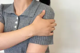 胳膊有这种症状可能是心梗前兆！别大意，及时就医图片