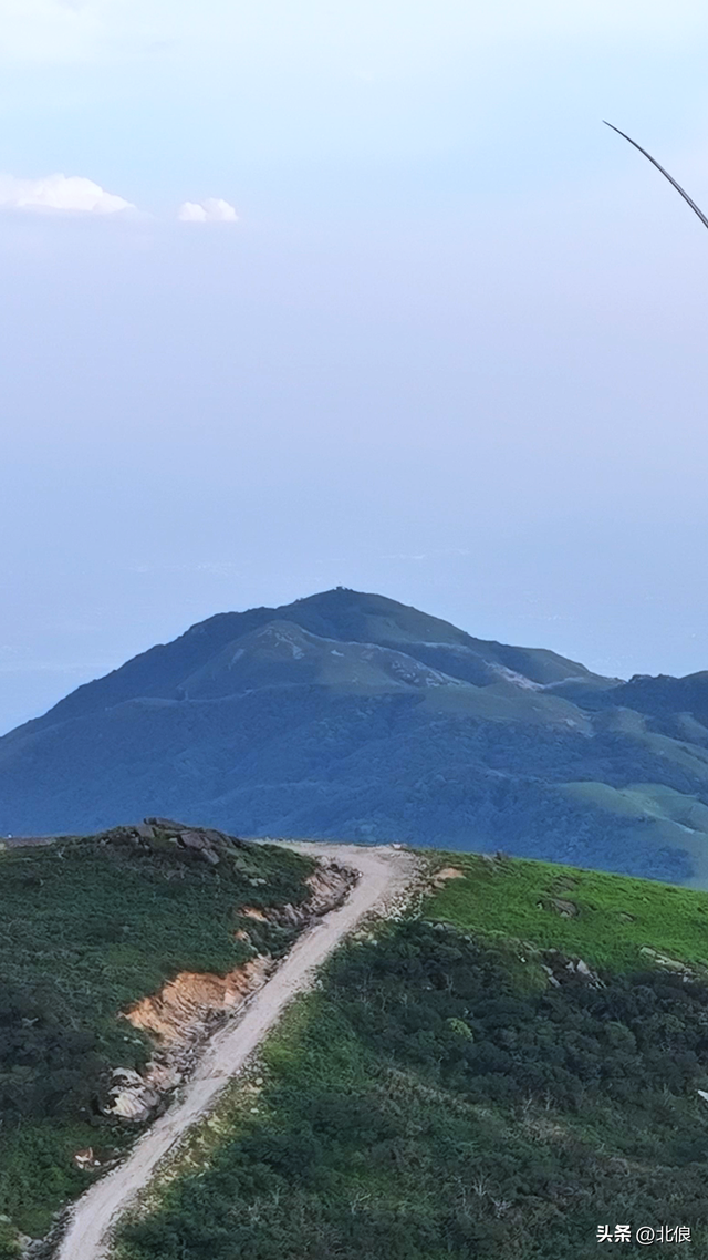 美丽的夕阳伴随欢乐的晚餐 露营桂林全州天湖二王山（1）