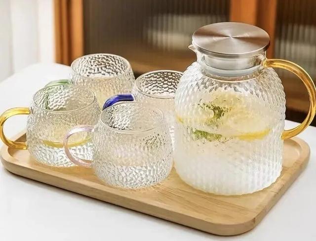 金属杯和雪平锅的锤纹表面，真是一锤锤敲出来的吗？