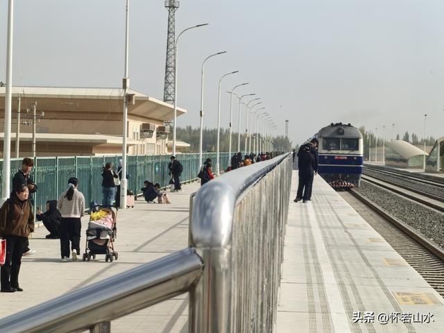 2025环南疆沙漠铁路背包自由行日记(6)---游览巴楚红海胡杨林景区