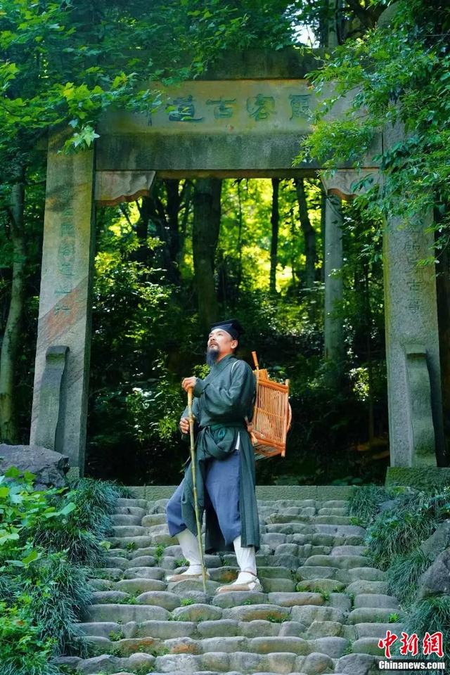 人这一辈子，一定要去爬一趟金华山！