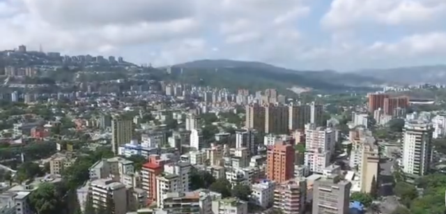 委内瑞拉，一个穷的只剩开放女人的国家，加汽油免费，令人长见识