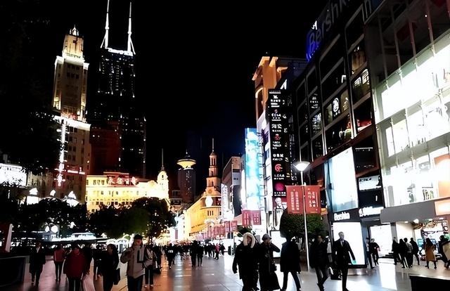 大批美国游客涌入中国，回国后坦言：客观对比，中国比美国强多了