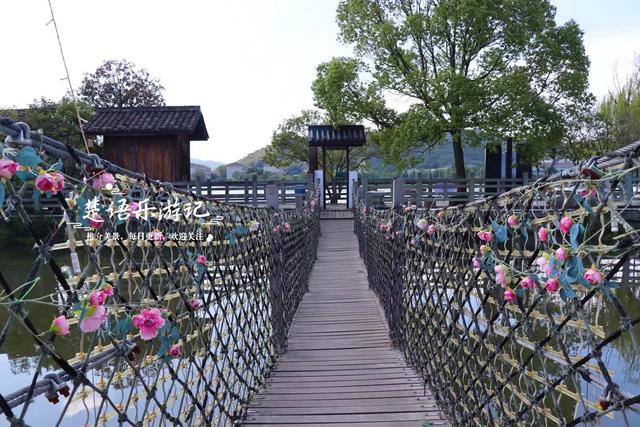 绍兴上虞的豆荚形公园，却是四面环水的网红茶社，休闲品茶太惬意