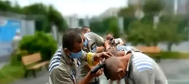 在监狱入监队的亲身经历，四点起床十一点睡觉，一天只能大便一次