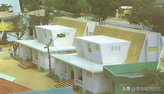 海水浴场如童话般的更衣室，快来收藏曾经的回忆吧