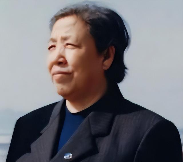 华国锋的夫人韩芝俊有多美？1961年的全家留影，30岁她端庄贤惠