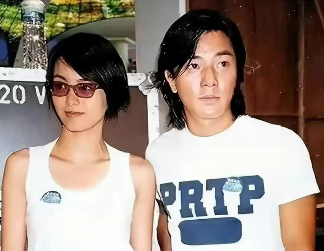 21岁拍三级，30岁被出轨，38岁嫁大佬，如今52岁没孩子也被宠成宝