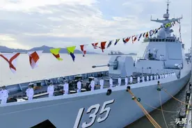 052D型驱逐舰，航程明显不足，9000吨大舰，为何刻不容缓？图片