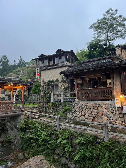 「窝囊旅游」7天腰不酸腿不累，预算省下一半！懒人避暑指南火了