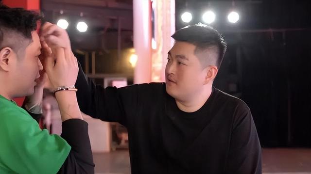 赵本山长子赵铁蛋因病去世，女儿成网红	，上亿家产花落谁家?