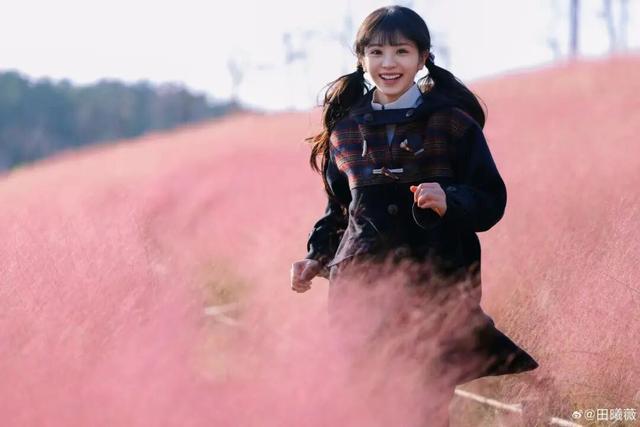 田曦薇、胡一天打卡西海岸！约你来玩！