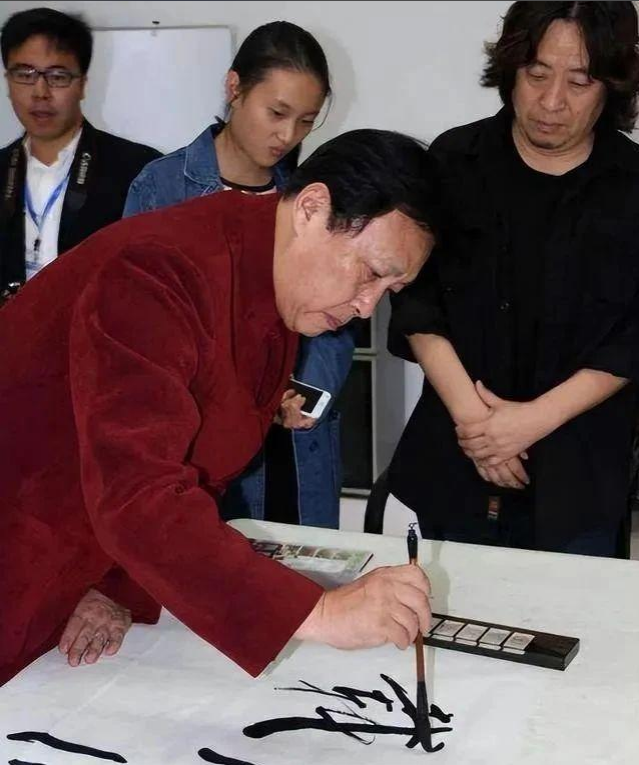 逼原配自杀、割老人韭菜，唐国强的“遮羞布”，被韩红狠狠撕下！