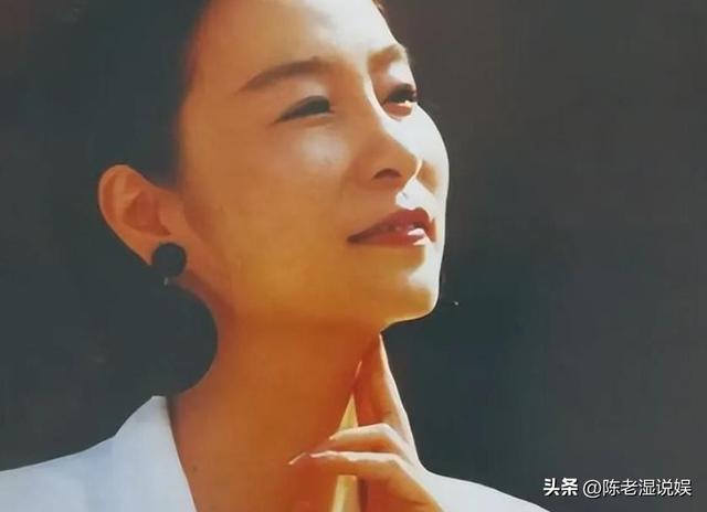 姜还是老的辣！婚内出轨	、污蔑前夫三十年，70岁奚美娟"人设崩塌"