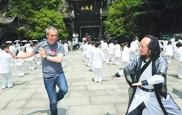 道家不传之秘“面壁蹲墙功”教学：历史渊源、功法详解、注意事项