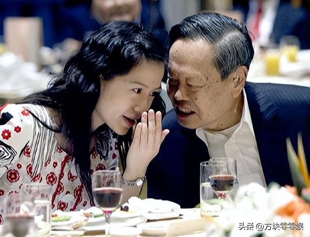 杨振宁家庭情况曝光：三个儿女无人继承物理学，与翁帆关系也很好