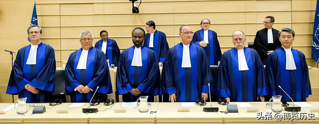 菲律宾向全球发红色通缉令，前总统发言人沦为逃犯，多国联合追捕