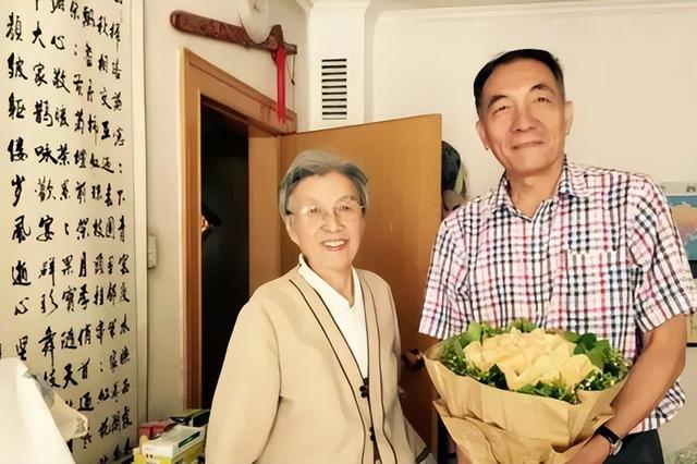 毛主席逝世后谢静宜被开除党籍，直言：我永远是党的女儿！