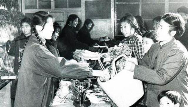 1951年，国民党官员妻子闯入中南海，毛主席怒斥：没带点东西来？