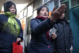 29岁小伙与62岁大妈相恋，谈及同居生活，小伙：那个都不重要了图片