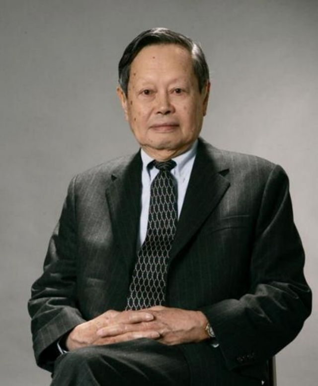悼念杨振宁：世纪科学巨擘的归根之路