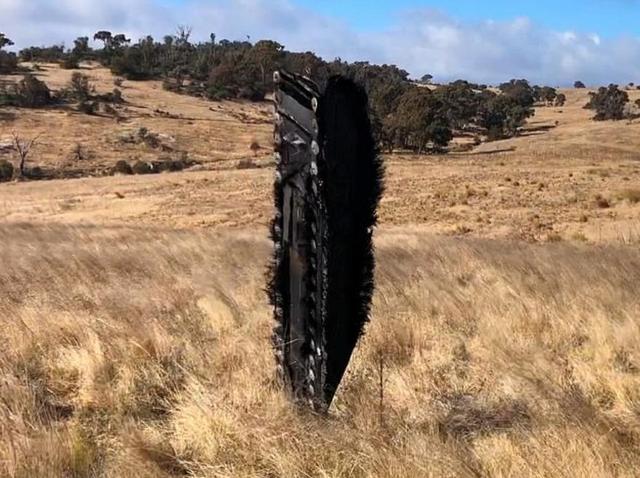 新特斯拉刚提就遭殃！澳司机遇疑似陨石撞击，或成全球首例