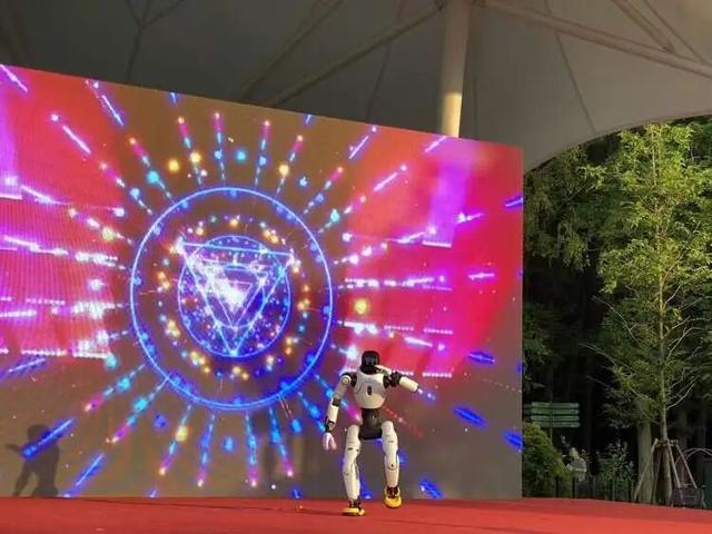 会打太极、能当导游，崇明来了群“AI新员工”，游客直呼太酷了