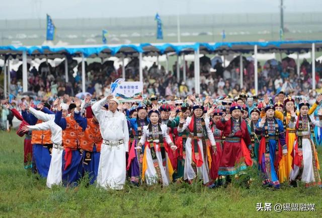 高清大图！直击内蒙古自治区第35届草原那达慕开幕式现场→