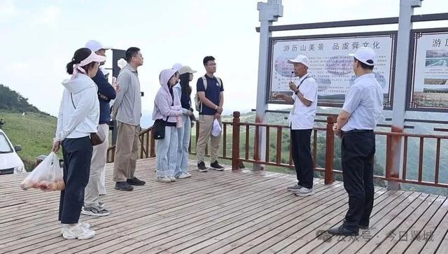 翼城县历山舜王坪：千亩花海迎客来 生态画卷徐徐展