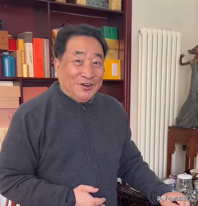 姜昆国外过圣诞仅一天，恶心的一幕出现，郭德纲的话含金量还在升