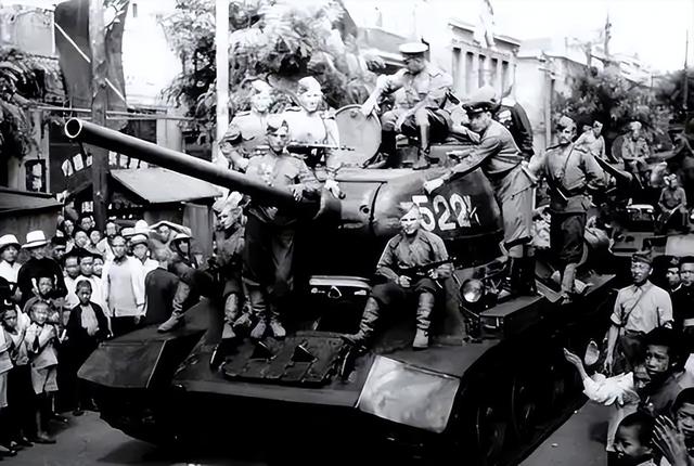 蒋介石在日记里坦言：重庆谈判放走毛泽东，全是因为这两点！