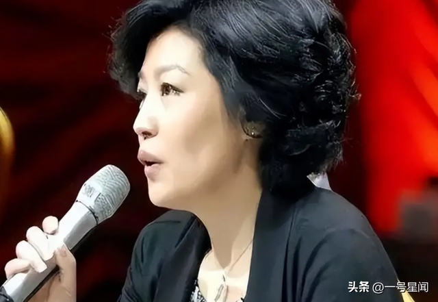 看破不说破，李咏美国下葬7年后，带着女儿的哈文走了姜昆老路