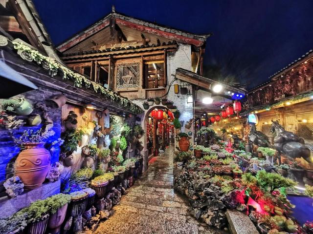 跟着男朋友到了丽江生活了一年了，说实话，我羡慕丽江的生活