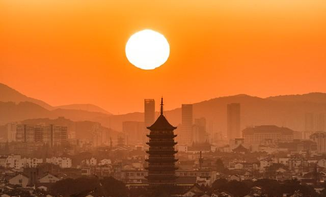 白羊座本周运势：贵人送福+桃花冒泡，但别踩冲动的坑！