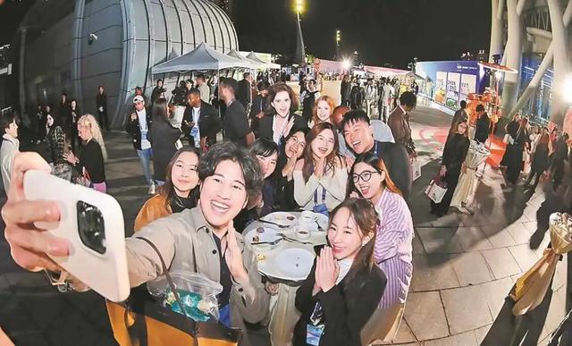 海外游客来华暴增,既挣到了钱,又推进了开放,更改善了中国形象