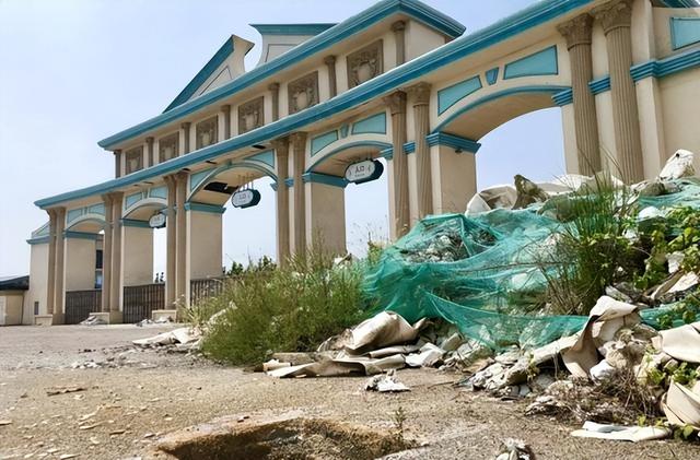 人山人海只看不买，年轻人报复性“白嫖”，景区赚不到钱了？