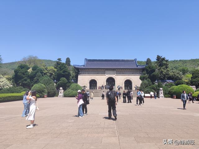 访中山陵遇周一闭馆，音乐台看白鸽与音符共舞