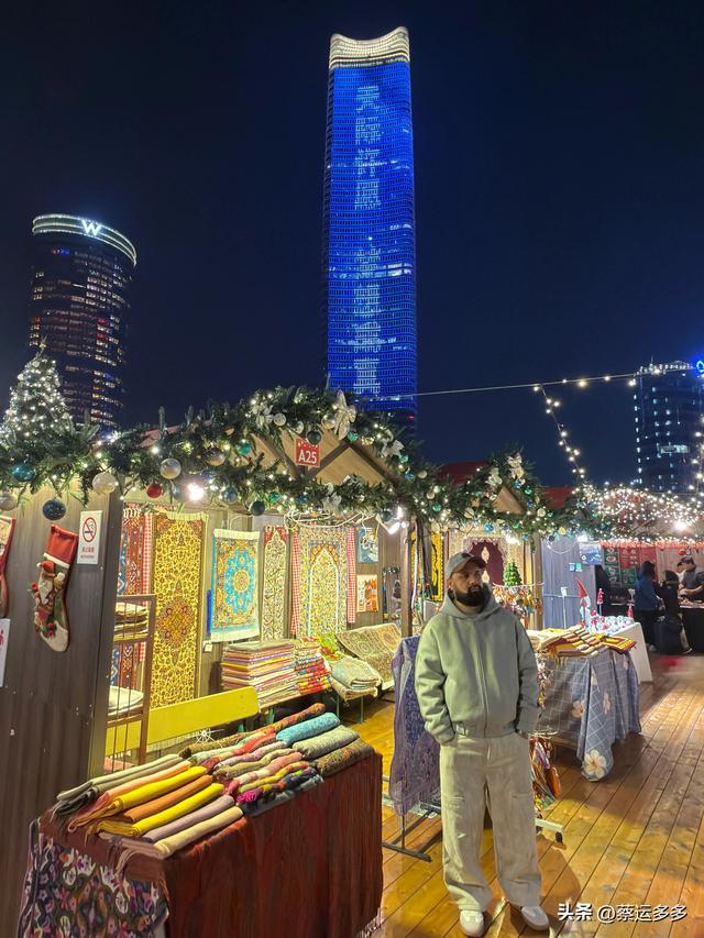 在北外滩，与圣诞和黄浦江撞个满怀