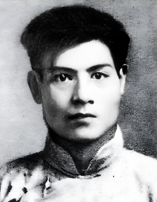 1932年他冒死救毛主席	，1952年被判死刑，毛主席指示：立即放人！