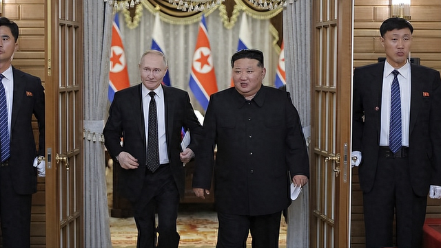 中国大阅兵后，第一个对手出现？中方这次真发火了，进行强烈谴责
