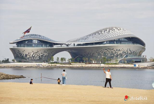 暖归金沙湾 湛江滨海休闲热度回升