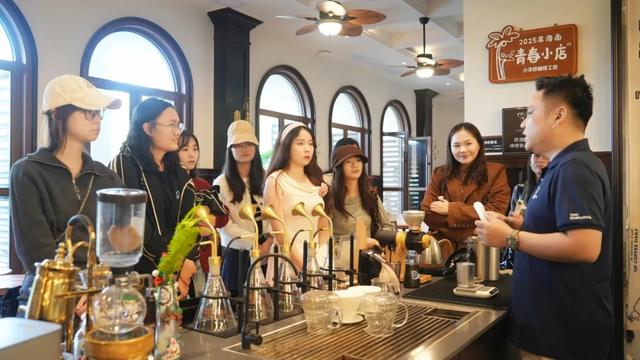 万宁将“考试+旅游”玩出新花样，幸运考生获兴隆咖啡免费一日游