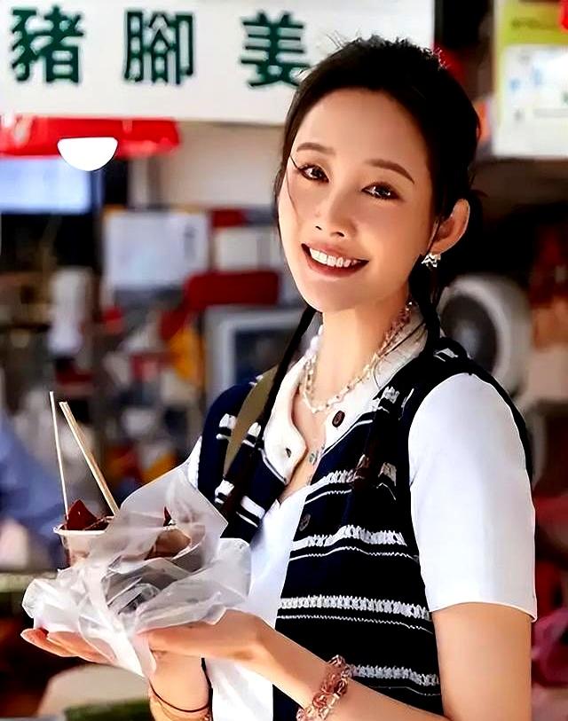 李纯婚后放纵开始还债了，健身累到大腿颤抖，带上北京爷们一起练