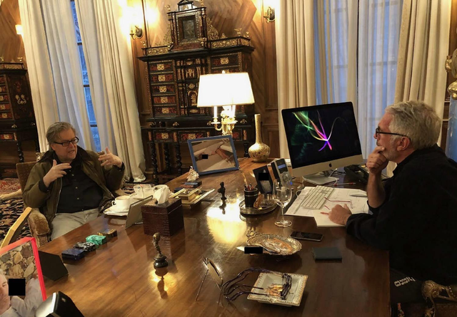 爱泼斯坦案再爆猛料！权贵合影流出，特朗普克林顿同框，白宫急了