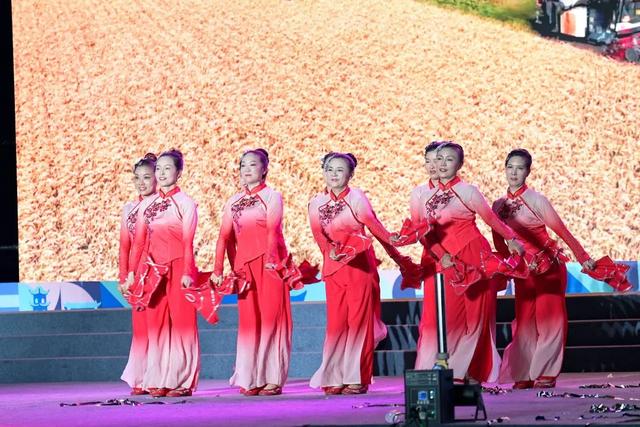 甜蜜“乡”约！竞演＋采摘火爆来袭！我在夹江这里等你